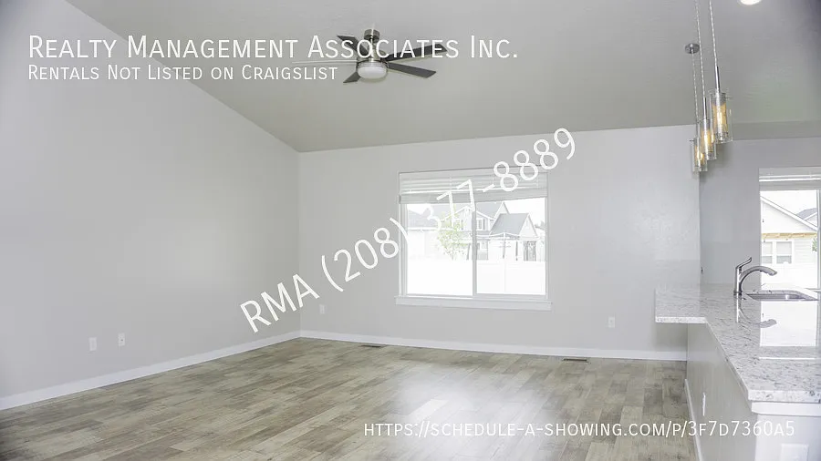 Beautiful 4 Bed 3 bath Home in South Boise! — Photo 3