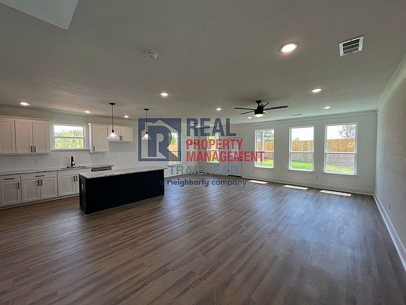 3rd image of 5613 Belaire Cir