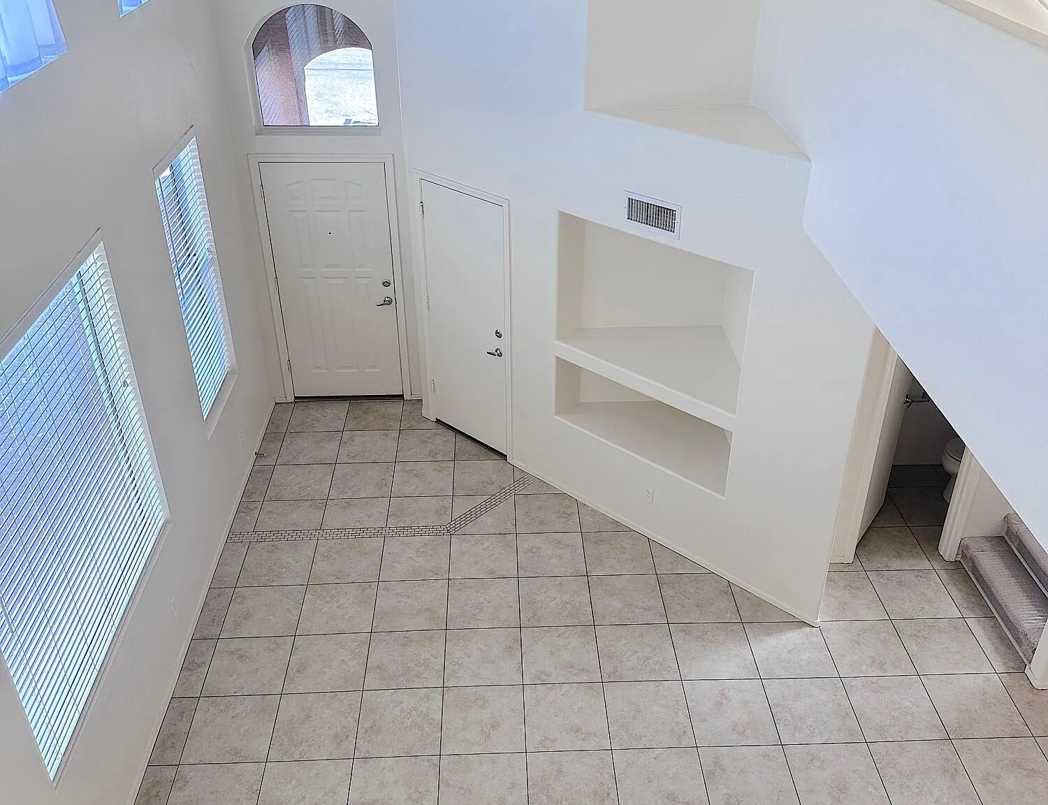3 bed, 2.5 bath, 1881 sqft, $2,350 — Photo 4