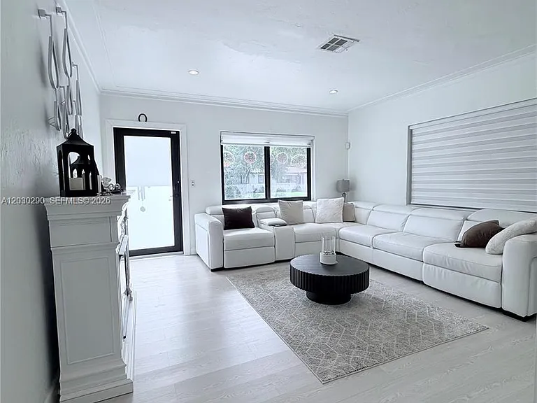 9021 N Miami Ave — Photo 3