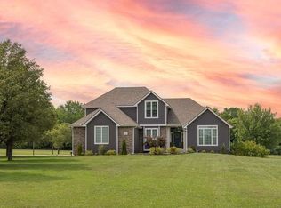 5421 SW Quail Run Dr, Topeka, KS 66610