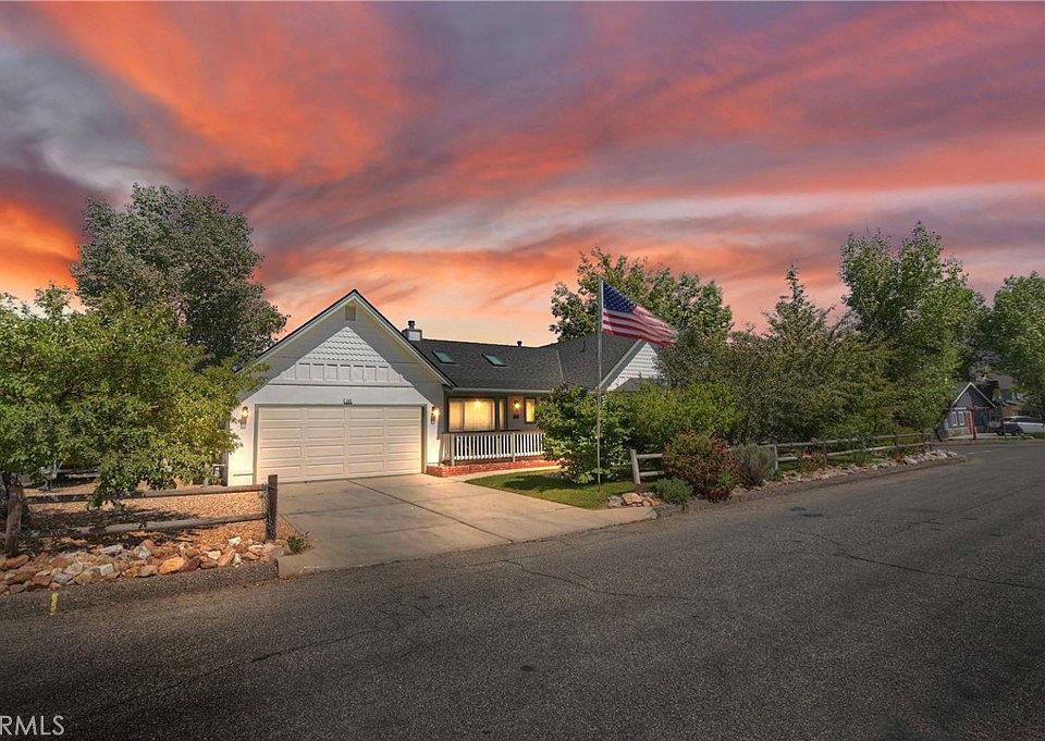 1st image of 366 Pine Ln