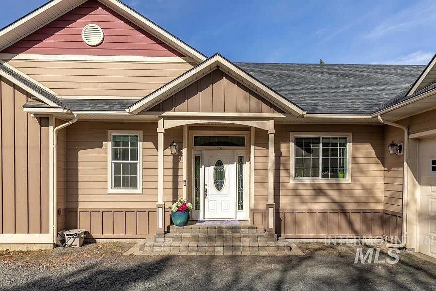 1st image of 705 Rachel St