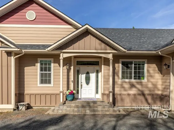 705 Rachel St, Troy, ID 83871