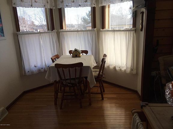 3rd image of 2 Dorlon Dr