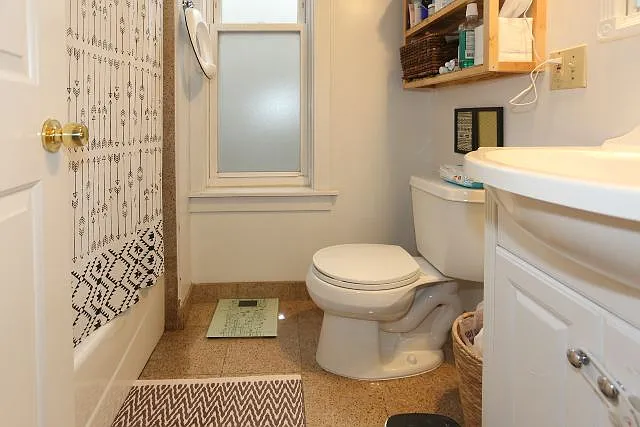 1935 N Wood St #2F — Photo 16