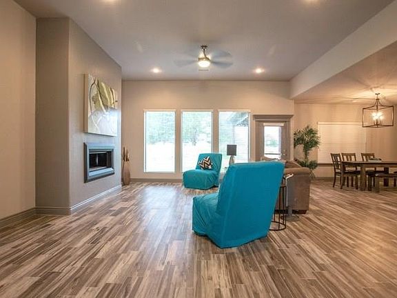 5th image of 421 N Snyders Bluff Dr