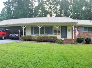 906 Robinhood Rd, Thomasville, NC 27360