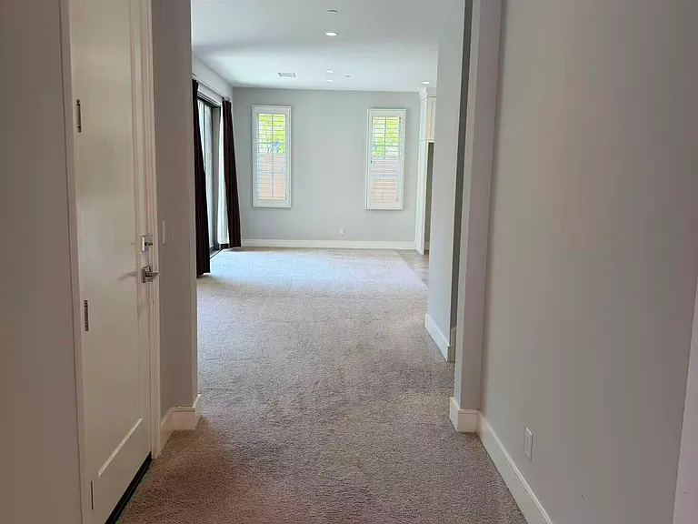 186 Villa Rdg — Photo 4