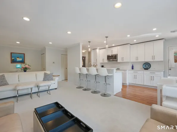 195 Southport Woods Drive #195, Fairfield, CT 06890