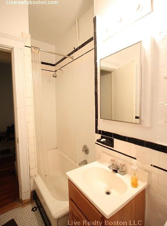 2nd image of 1892 Beacon St