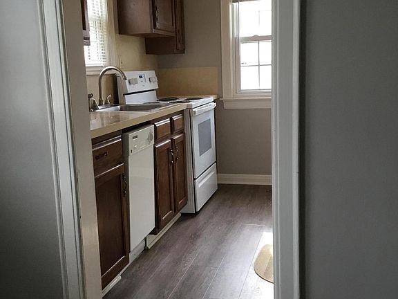 4th image of 699 W Church St