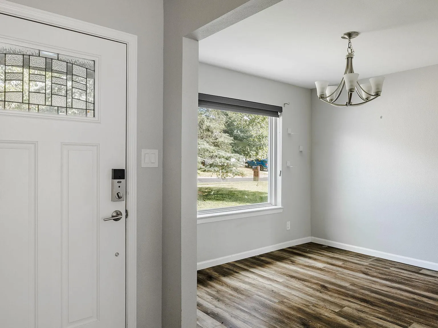 3 bed, 2.0 bath, 1374 sqft, $3,400 — Photo 3