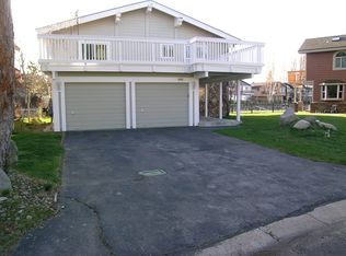 382 Crystal Ct, South Lake Tahoe, CA 96150