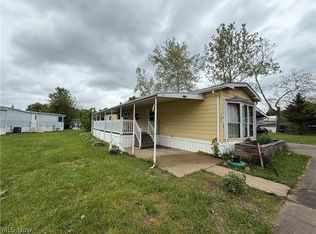 200 Driftwood Dr SE, New Philadelphia, OH 44663