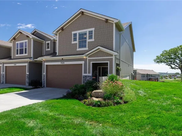 7325 Aaron St, Parkville, MO 64152