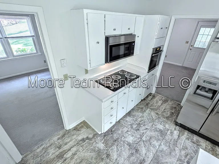 17 Due West Rd — Photo 2