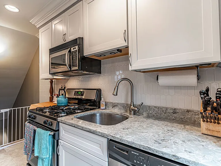 1206 Colonial Ave — Photo 13