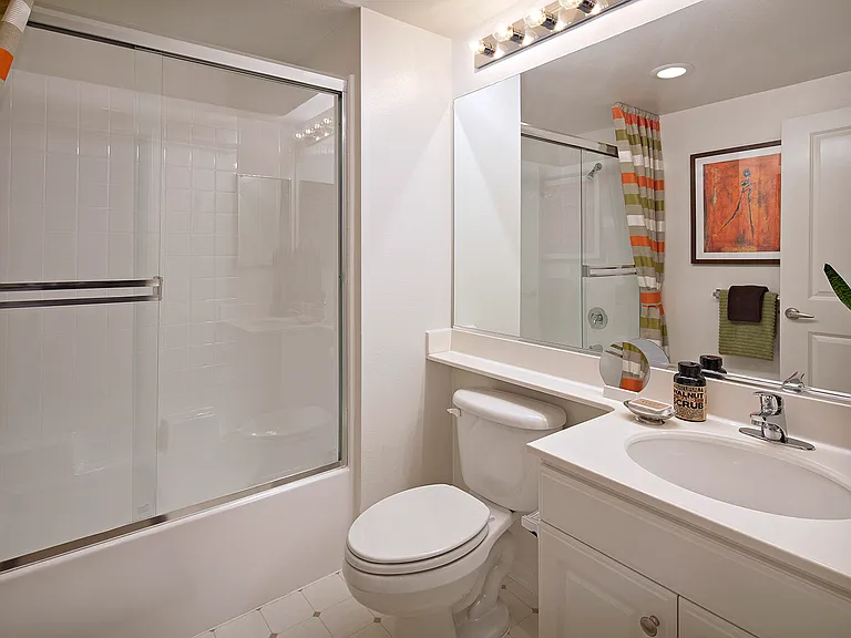 Serrano Apartment Homes — Photo 15