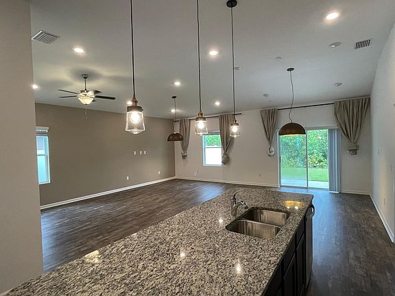 3rd image of 792 Ocean Spray Dr