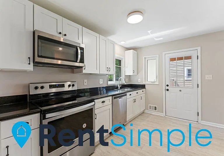 1403 Mary St — Photo 13