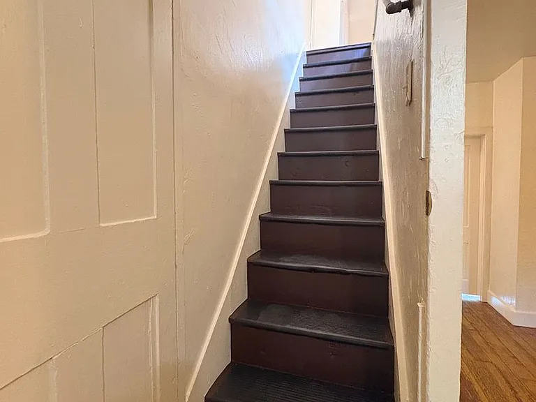 144 E Maple St — Photo 16