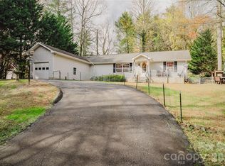 107 Sugar Mill Woods Dr, Zirconia, NC 28790