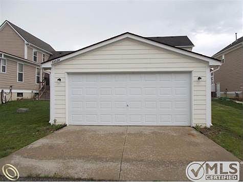 264-048128 Garage.JPG