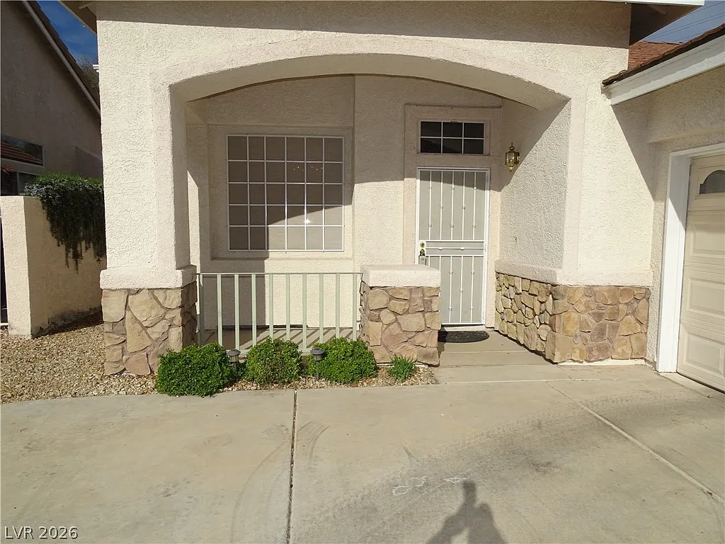Photo 2 of 39 - 10404 Pacific Sageview Ln - Las Vegas, NV Building Photo - 10404 Pacific Sageview Ln