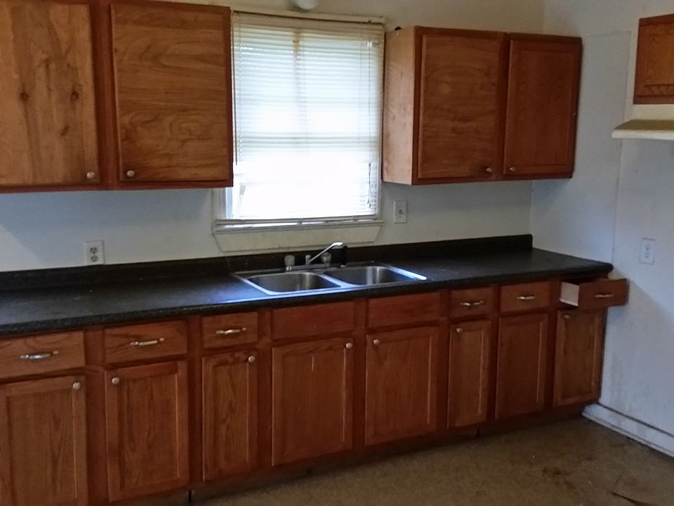 2nd image of 807 McDade St