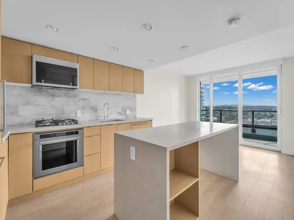 8189 Cambie St #2405, Vancouver, BC V6P 0G6