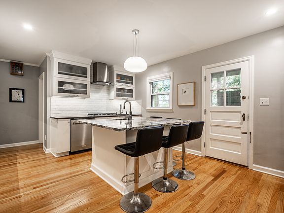 4th image of 5780 Broadway St