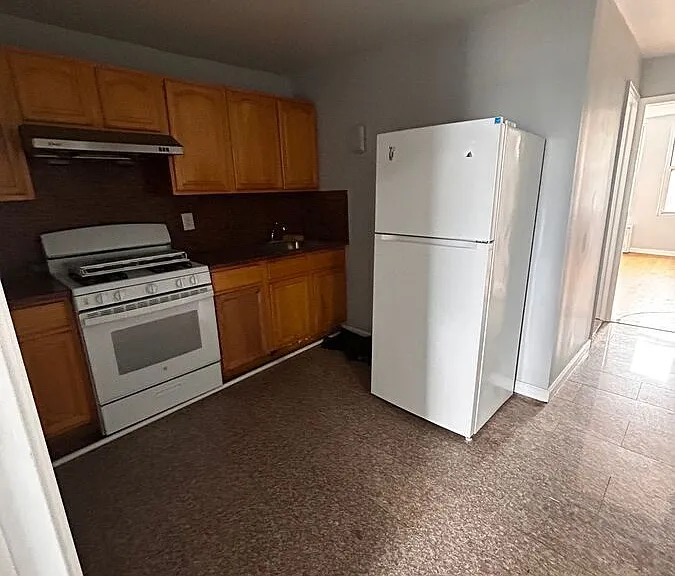 146 Beech St — Photo 8