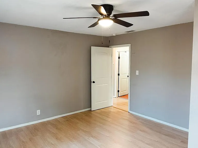 1129 E Doddridge Ave — Photo 10
