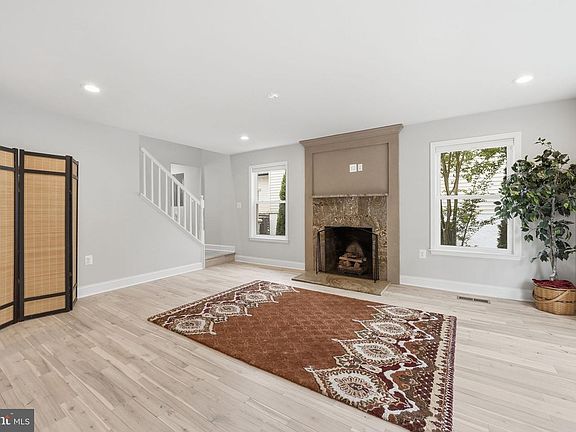 5th image of 10129 Dwight Ave
