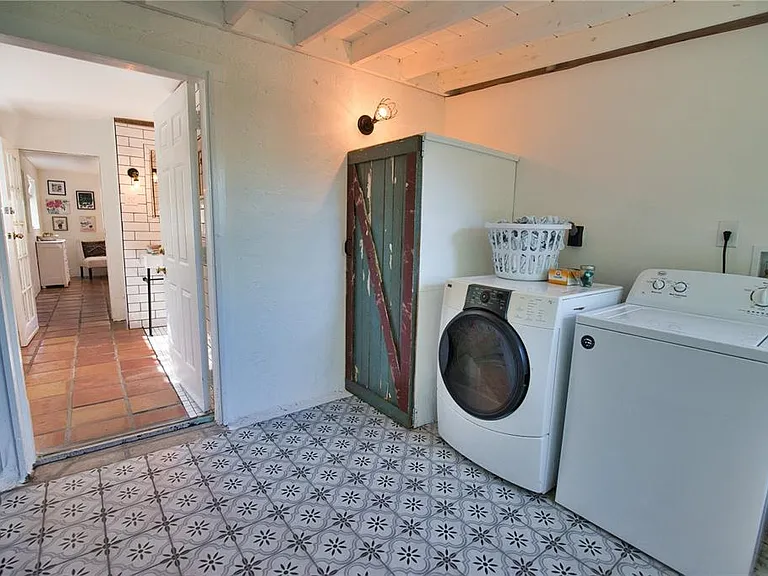 650 Edwards St — Photo 38
