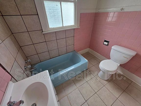 4th image of 3022 Toulouse St