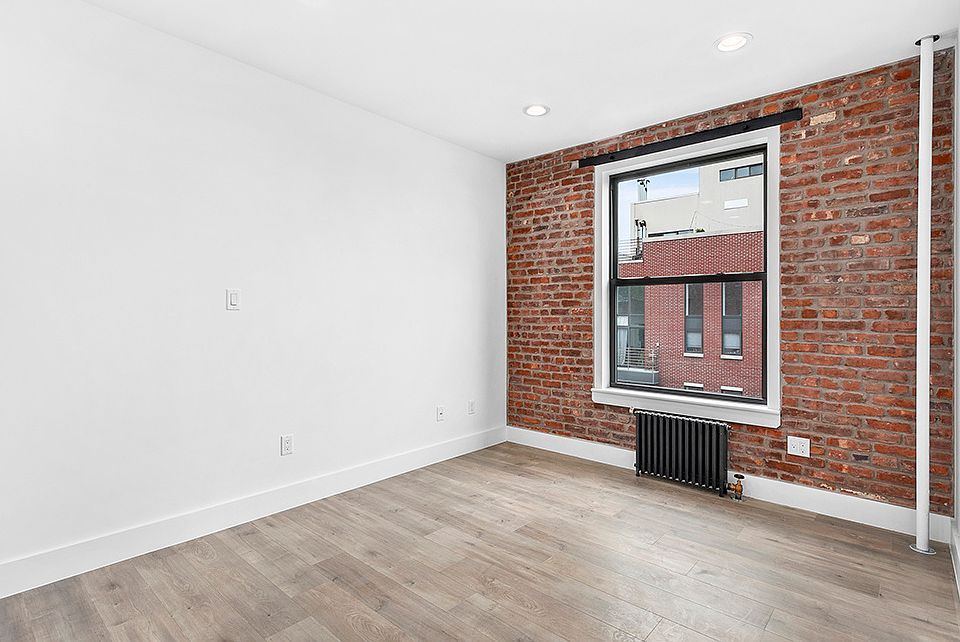 1st image of 326 Bedford Ave #D2e