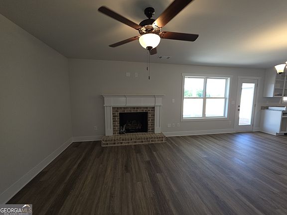3rd image of 1400 Jeannine Ln #52