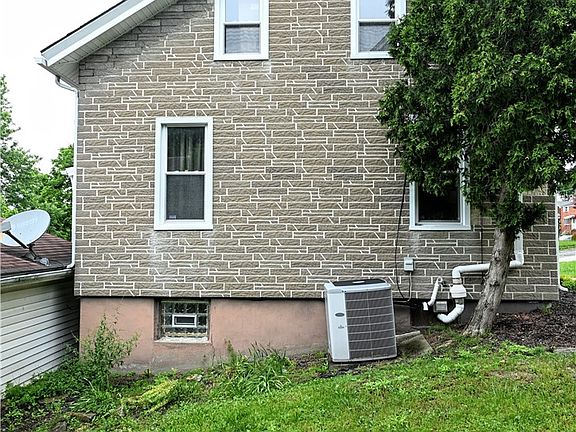 3rd image of 1058 Greentree Rd