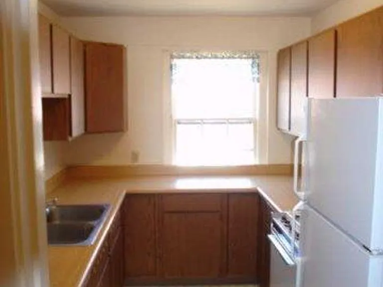 2206 Kendall Ave — Photo 6