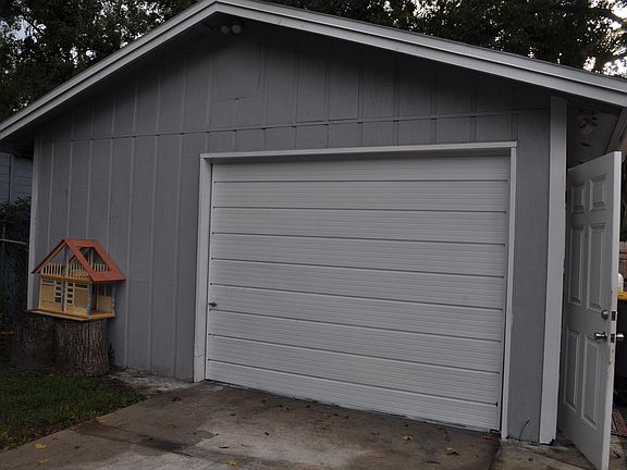 3rd image of 2846 Rosselle St