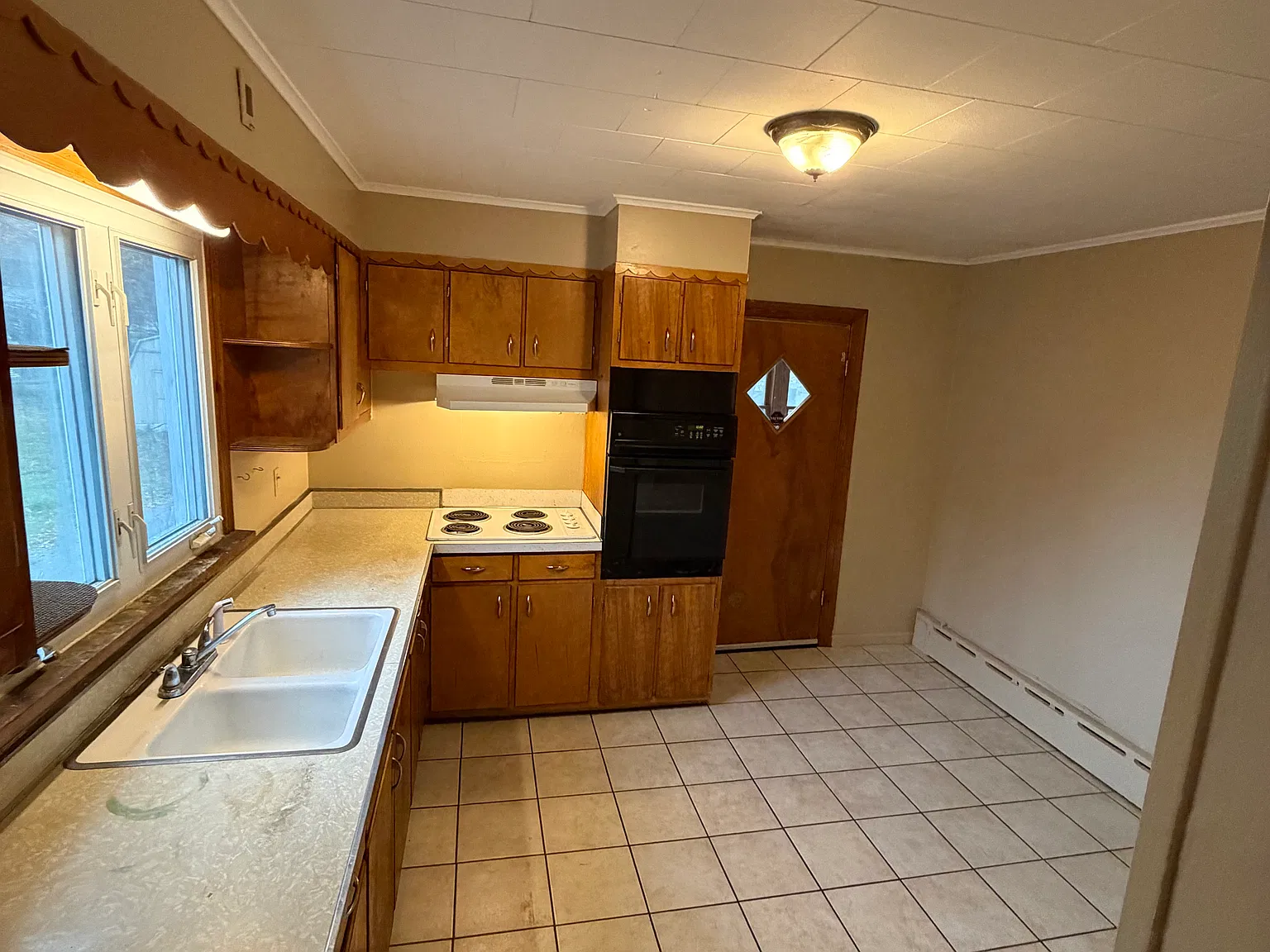 2 bed, 900 sqft, $1,300 — Photo 3