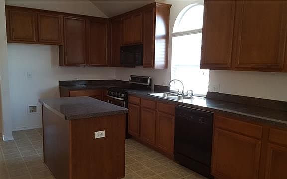 4th image of 336 Fort Edward Dr