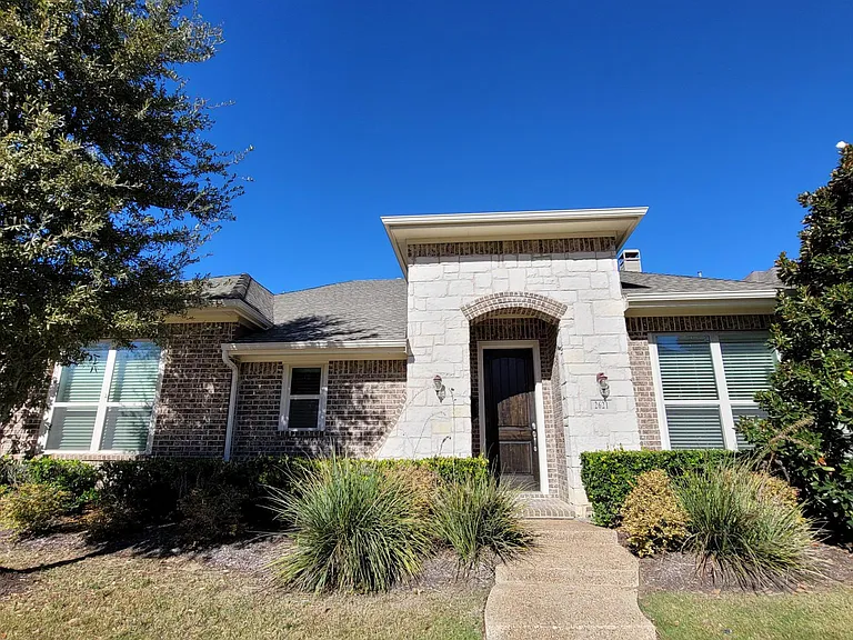 2621 Hundred Knights Dr — Photo 2