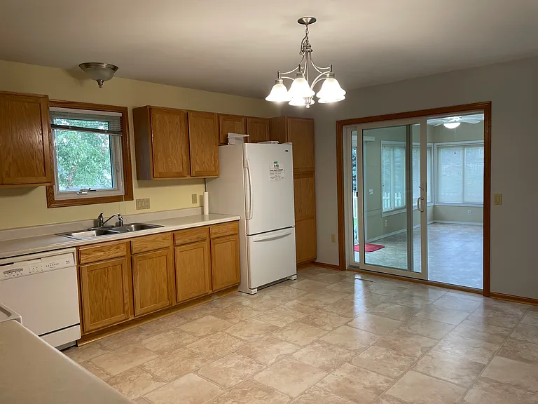 818 Twin Pines Dr — Photo 12