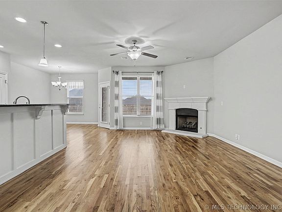 4th image of 7311 E Oak Ridge St