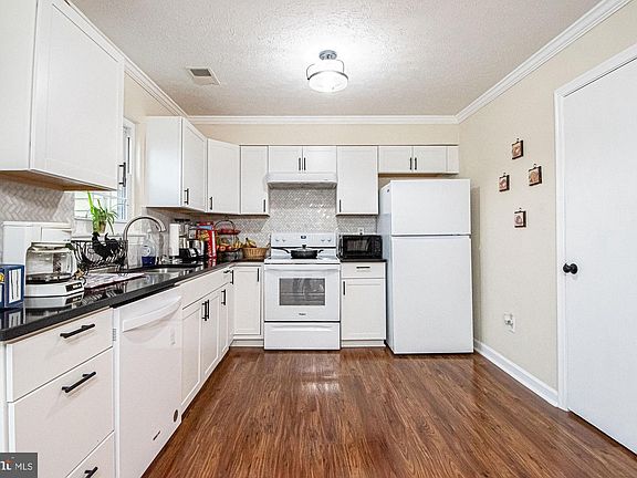 4th image of 8600 Ashby Ct