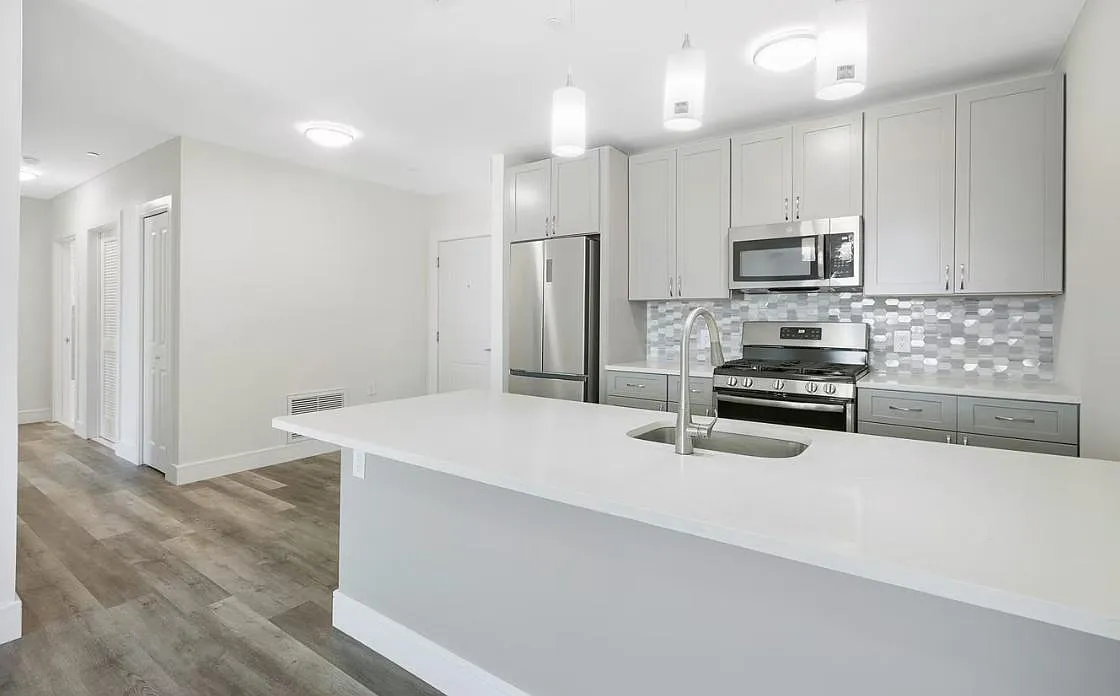 39 Cornelison Ave — Photo 1
