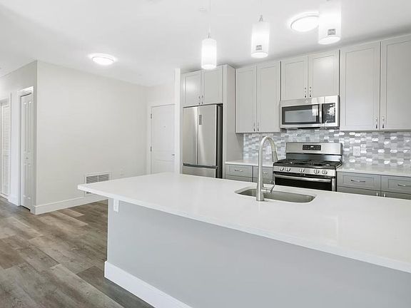 2nd image of 39 Cornelison Ave APT 310